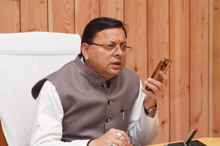 सीएम धामी पहुंचे आपदा कंट्रोल रूम जाना प्रदेश का हाल