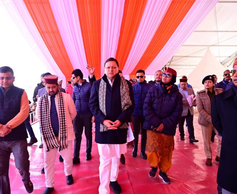 पीएम मोदी आ रहे है उत्तरकाशी सीएम ले रहे तैयारी का जायजा