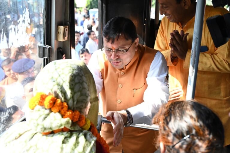 मुख्यमंत्री पुष्कर सिंह धामी ने किया हल्द्वानी सिटी बस सेवा का शुभारंभ